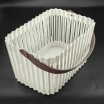 باسكت غسيل لحمل وتنظيم الملابس مزود بيد جلد لسهولة الحمل