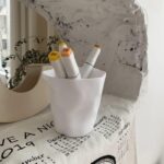 ⁦حامل أقلام بتصميم كوب لحمل وتنظيم الأدوات المدرسية⁩ - الصورة ⁦6⁩