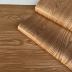 ⁦رول استيكر لاصق شكل خشبي لتجديد التربيزات و رخامة المطبخ _ مقاس 45 * 200 سم⁩ - الصورة ⁦3⁩