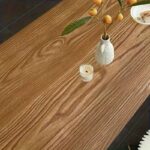 ⁦رول استيكر لاصق شكل خشبي لتجديد التربيزات و رخامة المطبخ _ مقاس 45 * 200 سم⁩ - الصورة ⁦2⁩