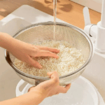 ⁦طبق بلاستيك بمصفاه ستاليس ستيل باللون الابيض -22*9 سم⁩ - الصورة ⁦3⁩