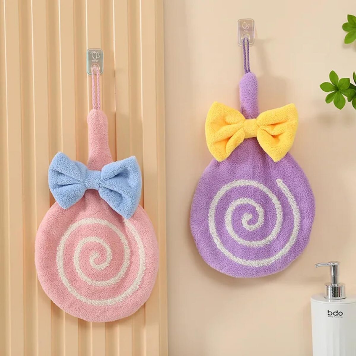 ⁦فوطة مايكروفيبر لتنشيف اليد سريعة الجفاف بحلقة للتعليق⁩ - الصورة ⁦2⁩