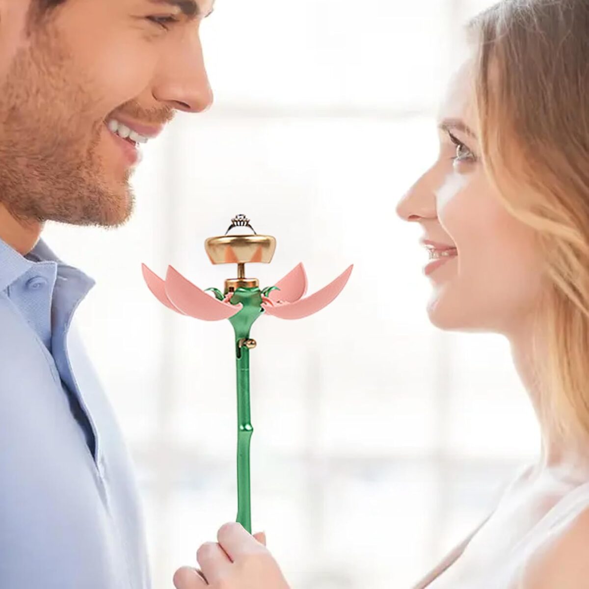 ⁦بوكس على شكل وردة لتقديم الخاتم كهدية قيمة⁩ - الصورة ⁦3⁩