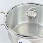 ⁦حلة استانلس استيل بغطاء زجاجي ويدين لسهولة الحمل  - مقاس 24سم⁩ - الصورة ⁦3⁩