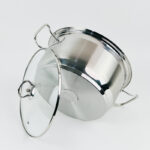 ⁦حلة استانلس استيل بغطاء زجاجي ويدين لسهولة الحمل  - مقاس 24سم⁩ - الصورة ⁦6⁩