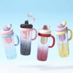 ⁦زجاجة مياه بلاستيكية بيد مريحة مناسبة للجيم بسعة 950 ملل⁩ - الصورة ⁦5⁩