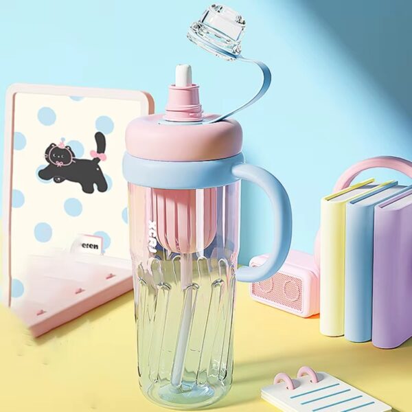 زجاجة مياه بلاستيكية بيد مريحة مناسبة للجيم بسعة 950 ملل