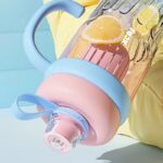 ⁦زجاجة مياه بلاستيكية بيد مريحة مناسبة للجيم بسعة 950 ملل⁩ - الصورة ⁦8⁩