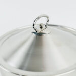 ⁦طاجن دائري الشكل بغطاء ويدين لسهولة الحمل - مقاس 24⁩ - الصورة ⁦5⁩