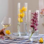 ⁦فازة زجاج شفاف بتصميم أسطواني الشكل للورد وتغير الديكور⁩ - الصورة ⁦4⁩