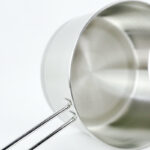 ⁦كسرولة استانلس استيل بغطاء ويد لسهولة الحمل  - مقاس 20سم - 2.50 لتر⁩ - الصورة ⁦5⁩