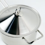 كسرولة استانلس استيل بغطاء ويد لسهولة الحمل  - مقاس 22سم