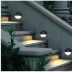 ⁦كشاف حائط يعمل بالطاقه الشمسية ويضئ تلقائيآ في الليل⁩ - الصورة ⁦4⁩