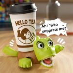 ⁦كوستر على شكل سلحفاة ثلاثية الأبعاد بتعبير مضحك عند وضع الكوب مع ستاند للموبايل⁩ - الصورة ⁦2⁩