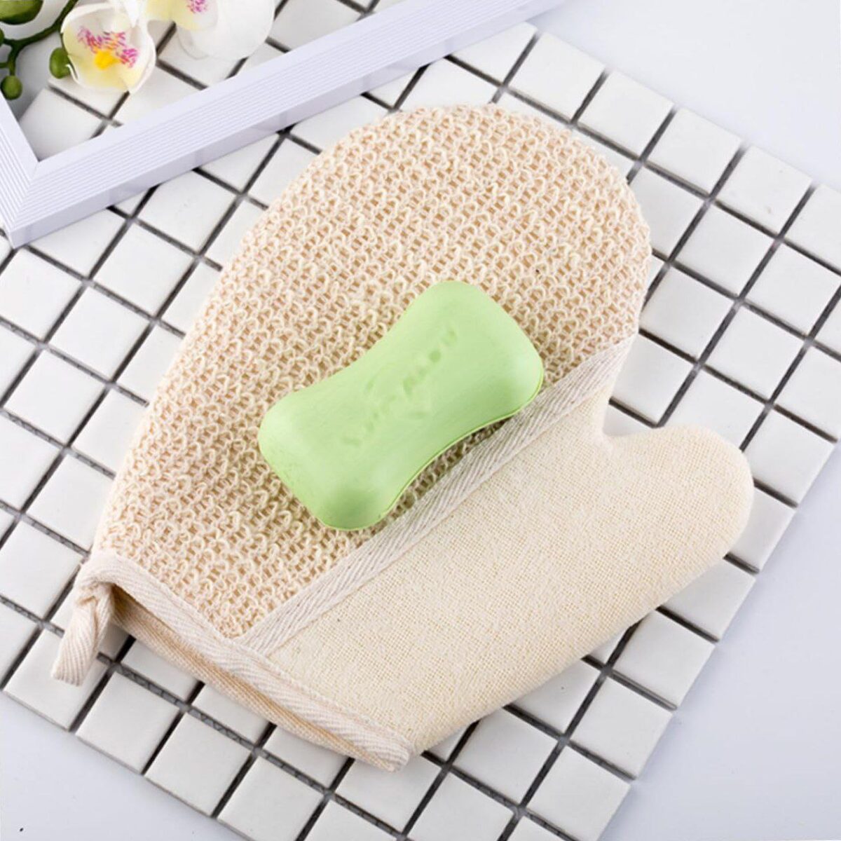 ⁦ليفة للاستحمام على شكل قفاز لتنظيف وتقشير الجلد⁩ - الصورة ⁦5⁩