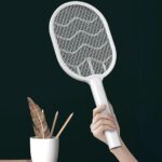 ⁦مضرب ناموس كهربائي مع ضوء ليد قابل لاعادة الشحن بيو اس بي⁩ - الصورة ⁦4⁩