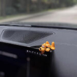 ⁦إكسسوار بتصميم بلوتو لتزين تابلوه السيارة⁩ - الصورة ⁦4⁩