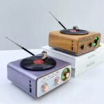 ⁦راديو بتصميم جرامافون كلاسيكي قابل للشحن بيو إس بي⁩ - الصورة ⁦2⁩