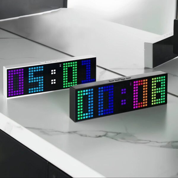 ساعة ديجيتال بمنبه وشاشة ليد لعرض الوقت والتاريخ ودرجة الحرارة
