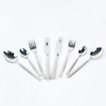 طقم معالق وشوك وسكاكين استانلس ستيل  24 قطعة باللون الفضي