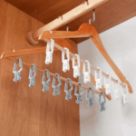 ⁦طقم مشابك بلاستيك لنشر الغسيل _ 6 قطع⁩ - الصورة ⁦3⁩