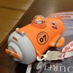 ⁦زمزمية بشاليموه بتصميم طائرة مجسمة مع حزام كروس للمدرسة والنادي -550 ملل⁩ - الصورة ⁦4⁩