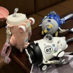 ⁦زمزمية بشاليموه بتصميم طائرة مجسمة مع حزام كروس للمدرسة والنادي -550 ملل⁩ - الصورة ⁦8⁩