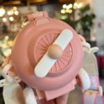 ⁦زمزمية بشاليموه بتصميم طائرة مجسمة مع حزام كروس للمدرسة والنادي -550 ملل⁩ - الصورة ⁦11⁩