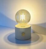 ⁦مصباح مكتب على شكل لمبة بإضاءة ليد مع وصلة يو اس بي⁩ - الصورة ⁦5⁩