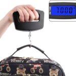 ميزان ديجيتال محمول لوزن شنط السفر بشاشة ليد رقمية مضيئة سهلة القراءة