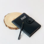 ⁦نوت بوك ميني بكبسولة للقفل مع قلم لتدوين الملاحظات بمقاس 11 * 9 سم⁩ - الصورة ⁦3⁩