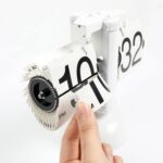 ⁦ساعة مكتب رقمية قلابة بتصميم كلاسيكي عتيق تعمل بالبطارية⁩ - الصورة ⁦5⁩