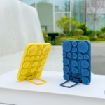 ⁦هولدر سيليكون بابلز لتثبيت الموبايل على الزجاج وقت التصوير مع مسند قابل للطي⁩ - الصورة ⁦2⁩