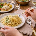 ⁦طقم معالق وشوك وسكاكين استانلس ستيل تركي 24 قطعة بمقبض بحواف جولد أنيقة⁩ - الصورة ⁦2⁩