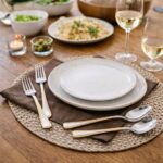 ⁦طقم معالق وشوك وسكاكين استانلس ستيل تركي 24 قطعة بمقبض بحواف جولد أنيقة⁩ - الصورة ⁦3⁩