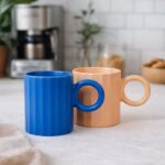 ⁦مج بورسلين بتصميم مضلع ويد دائرية لتناول النسكافيه 300 ملي⁩ - الصورة ⁦3⁩