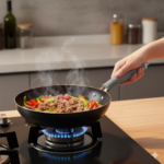 ⁦حامي مقبضى مطاطي سيليكون عازل للحرارة للطاسات⁩ - الصورة ⁦5⁩