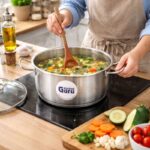 ⁦حلة  استانلس ستيل تركي  بغطاء زجاجي ويدين لسهولة الحمل مقاس 24سم⁩ - الصورة ⁦3⁩