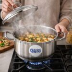 ⁦حلة  استانلس ستيل تركي  بغطاء زجاجي ويدين لسهولة الحمل مقاس 24سم⁩ - الصورة ⁦2⁩