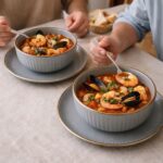 ⁦طقم عشاء بورسلين 16 قطعة بحواف جولد وتصميم مضلع⁩ - الصورة ⁦7⁩