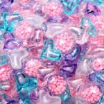 ⁦كبسولات تنظيف الملابس اثناء الغسيل بحبيبات معطرة برائحة منعشة 36 كبسولة⁩ - الصورة ⁦7⁩