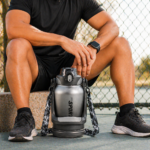 زجاجة مياة 1500 ملي بشاليموه مناسبة للجيم والجامعات بيد لسهولة الحمل