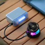⁦سبيكر لاسلكي مغناطيسي ميني مع اضاءة ار جي بي قابل للشحن بقوة 5 فولت⁩ - الصورة ⁦4⁩