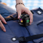 ⁦سبيكر لاسلكي مغناطيسي ميني مع اضاءة ار جي بي قابل للشحن بقوة 5 فولت⁩ - الصورة ⁦3⁩