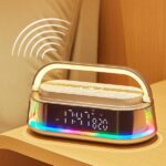 ⁦شاحن لاسلكي 6 * 1 مع سبيكر بلوتوث وساعة ومنبه وراديو بإضاءة ليد⁩ - الصورة ⁦2⁩