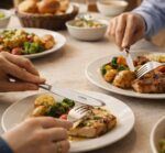 ⁦طقم سكاكين عشاء استانلس ستيل تركي باللون الفضي بمقبض مزخرف 12 قطعة⁩ - الصورة ⁦2⁩