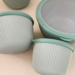 ⁦طقم علب تلاجة 4 قطع بأحجام مختلفة بغطاء بإطار سيليكون محكم الغلق لحفظ وتنظيم الطعام⁩ - الصورة ⁦2⁩