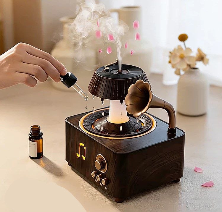 فواحة-مضيئة-على-شكل-جرامافون-مع-صوت-ضوضاء-بيضاء-وسبيكر-بلوتوث-بخزان-250-ملي-لتعطير-المنزل-بريموت-للتحكم_All_12657_8.jpeg فواحة مضيئة على شكل جرامافون مع صوت ضوضاء بيضاء وسبيكر بلوتوث بخزان 250 ملي لتعطير المنزل بريموت للتحكم - الصورة 1