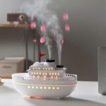 ⁦فواحة مضيئة علي شكل باخرة بخزان 300 ملي لتعطير المنزل ب 7 إضاءات مختلفة⁩ - الصورة ⁦3⁩