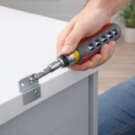 مفك براغي مغناطيسية 14 في 1 برأس قابلة للدوران بزوايا 180 درجة